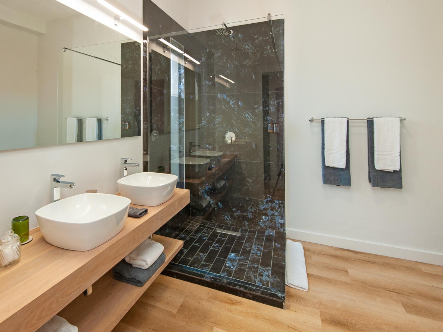 Glow Boutique Suites & Guesthouse هيرمانوس الغرفة الصورة