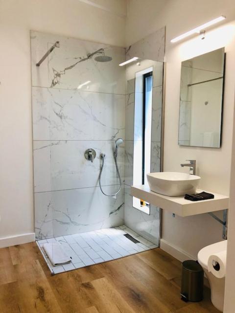 Glow Boutique Suites & Guesthouse هيرمانوس المظهر الخارجي الصورة