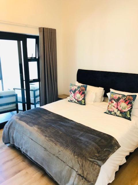 Glow Boutique Suites & Guesthouse هيرمانوس المظهر الخارجي الصورة